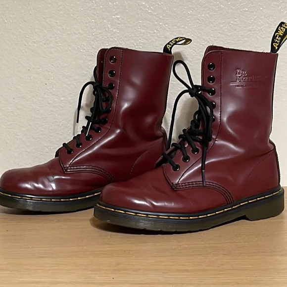 Dr. Doc Martens 1460 SMOOTH LEATHER LACE UP BOOTS size Women’s 6 US - Picture 1 of 16